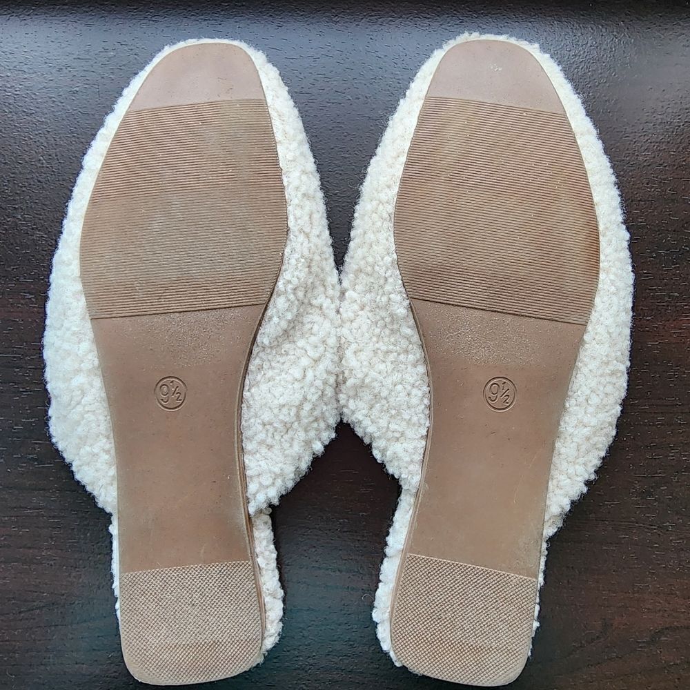 Universal Threads Sherpa Memory Foam Slippers - Picture 8 of 10